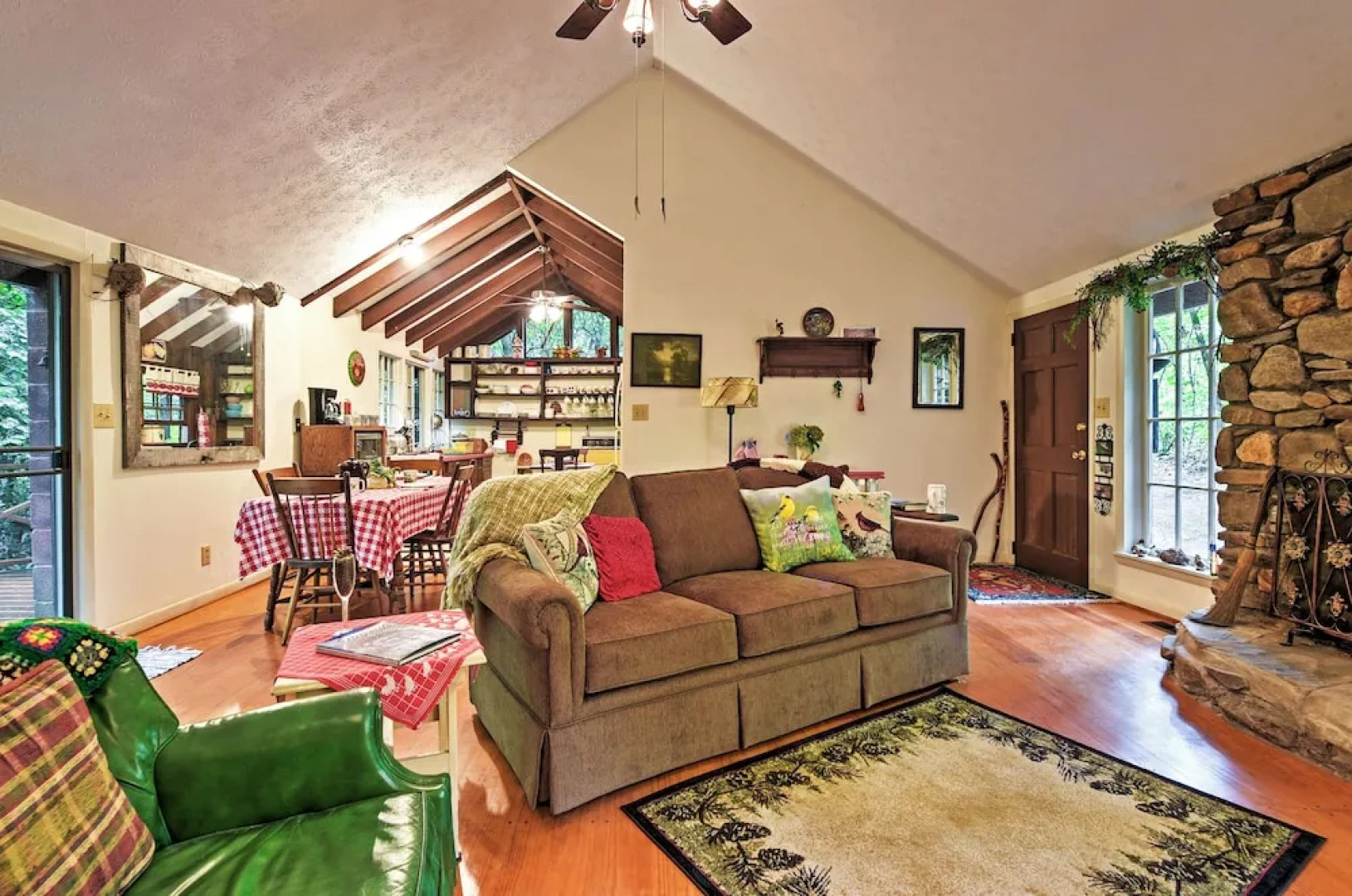 Serene Creekside Cottage Near Mount Pisgah!