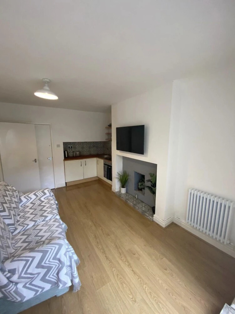 Remarkable Apartment in Oxton With Outside Space