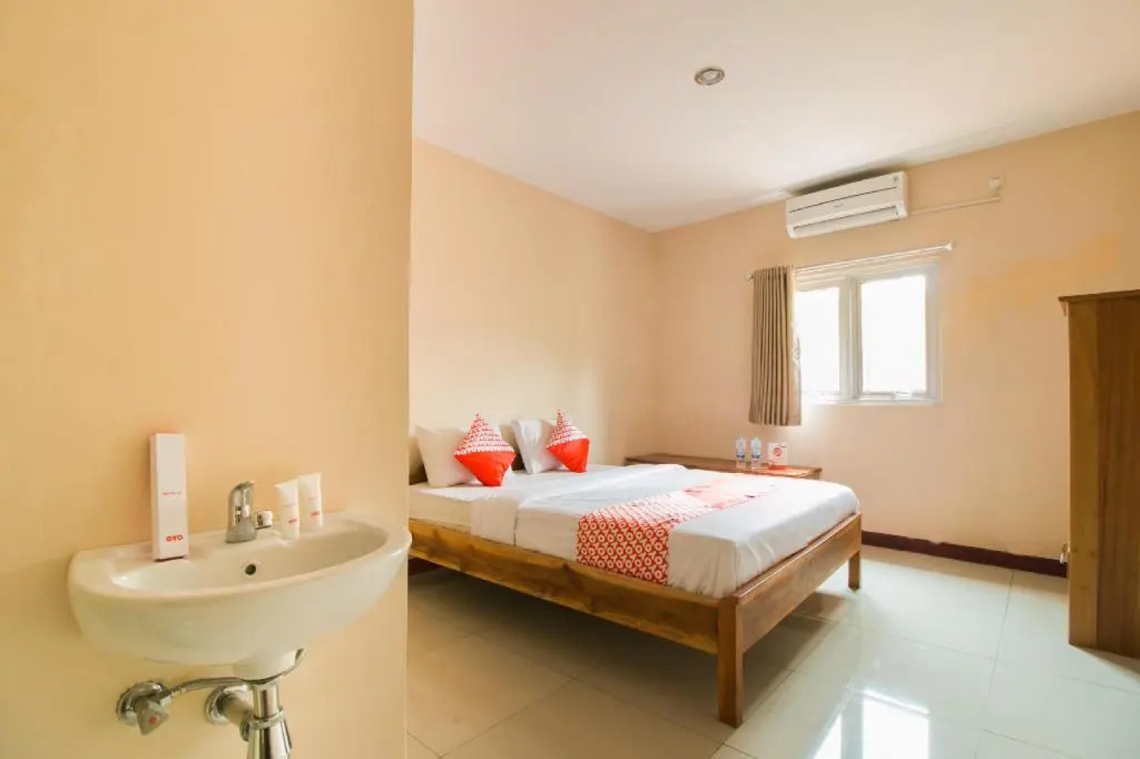 OYO 946 Penginapan Menara Megah Syariah