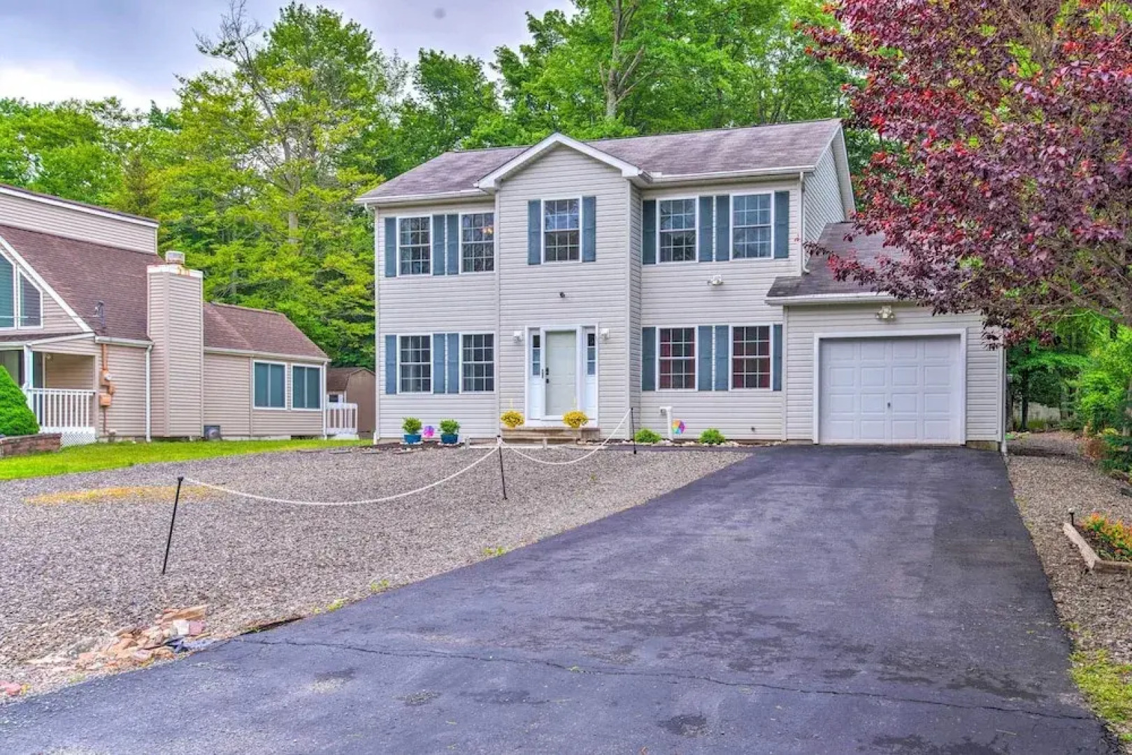 Jacuzzi & Resort Amenities: Tobyhanna Family Home!