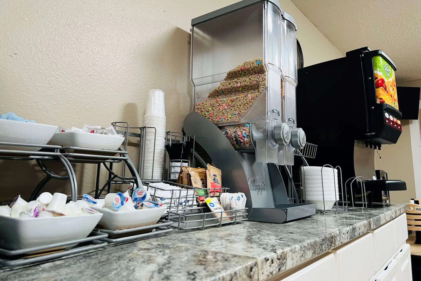 Super 8 by Wyndham Pratt