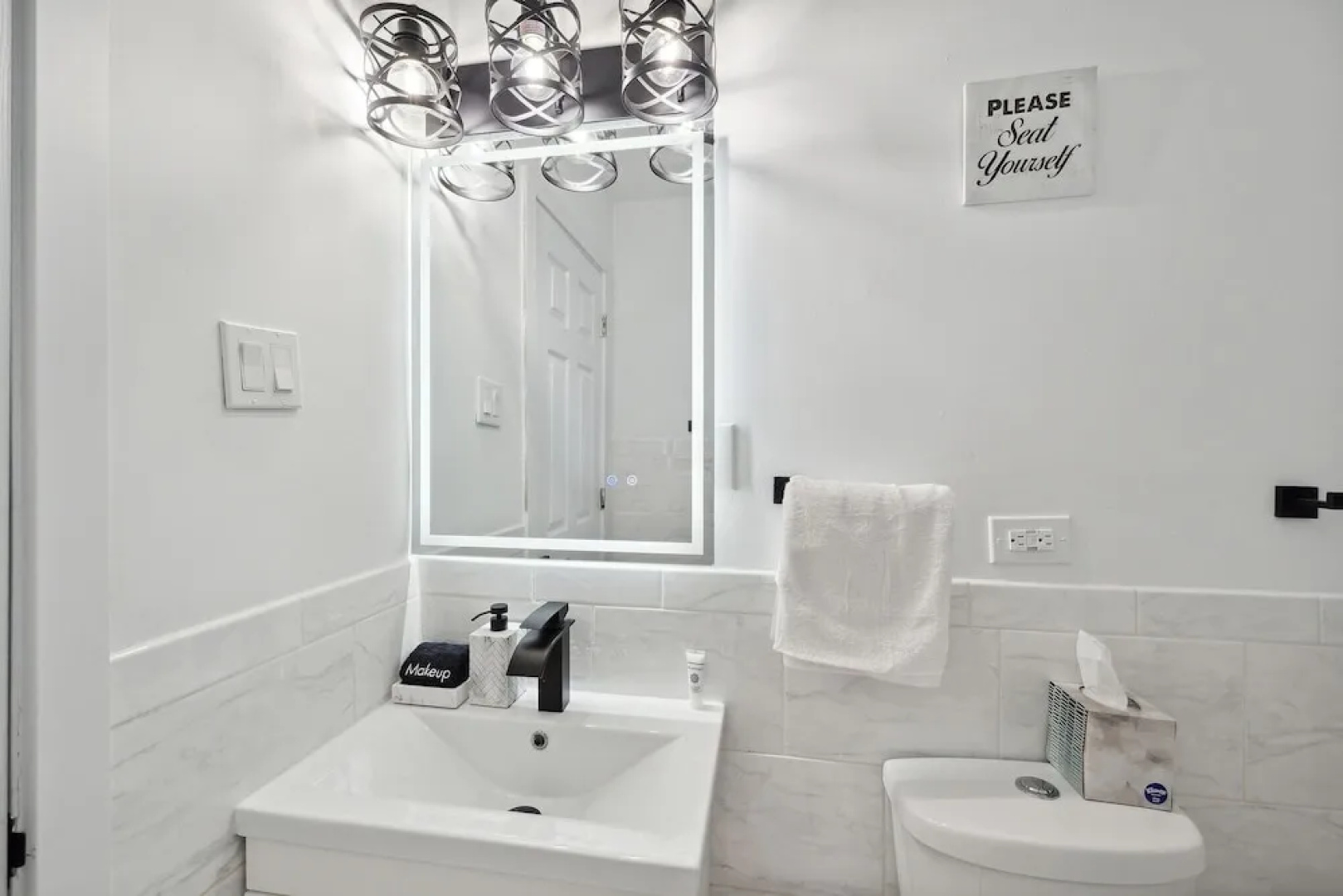 Charming Contemporary Family Home 3 Bedroom Home by RedAwning
