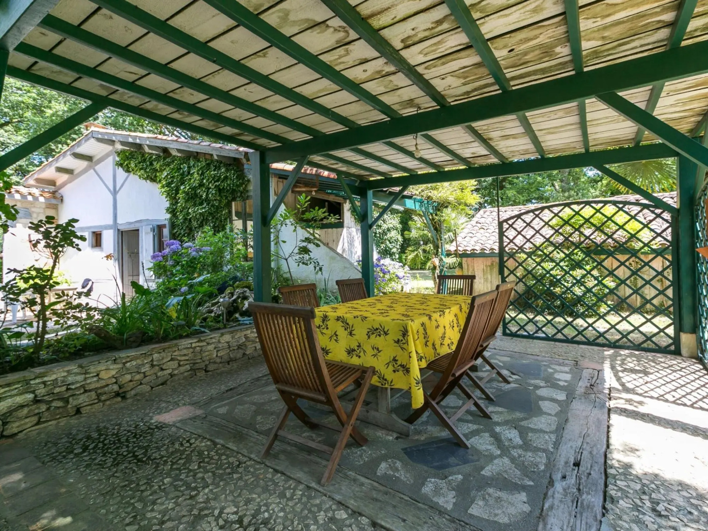 Holiday Home in Laluque with Terrace, Garden And Barbecue