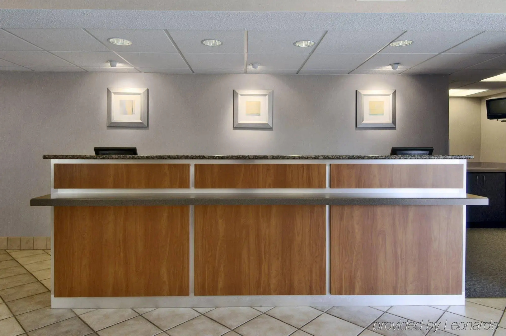 Super 8 by Wyndham Deerfield/Northbrook