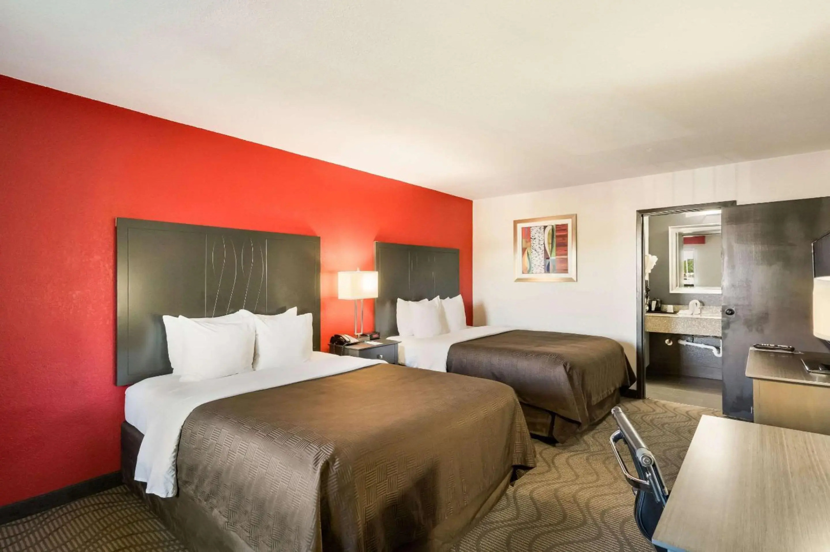 Clarion Inn & Suites Russellville I-40