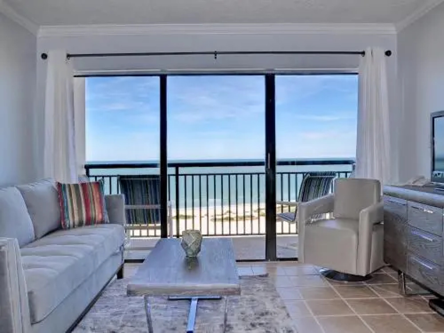 Harbour Light Towers 1603 2 Br condo by RedAwning