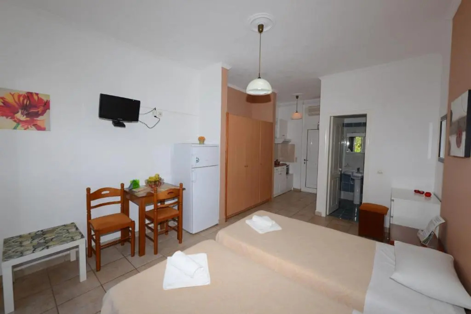 Roula's Studios & Apartment