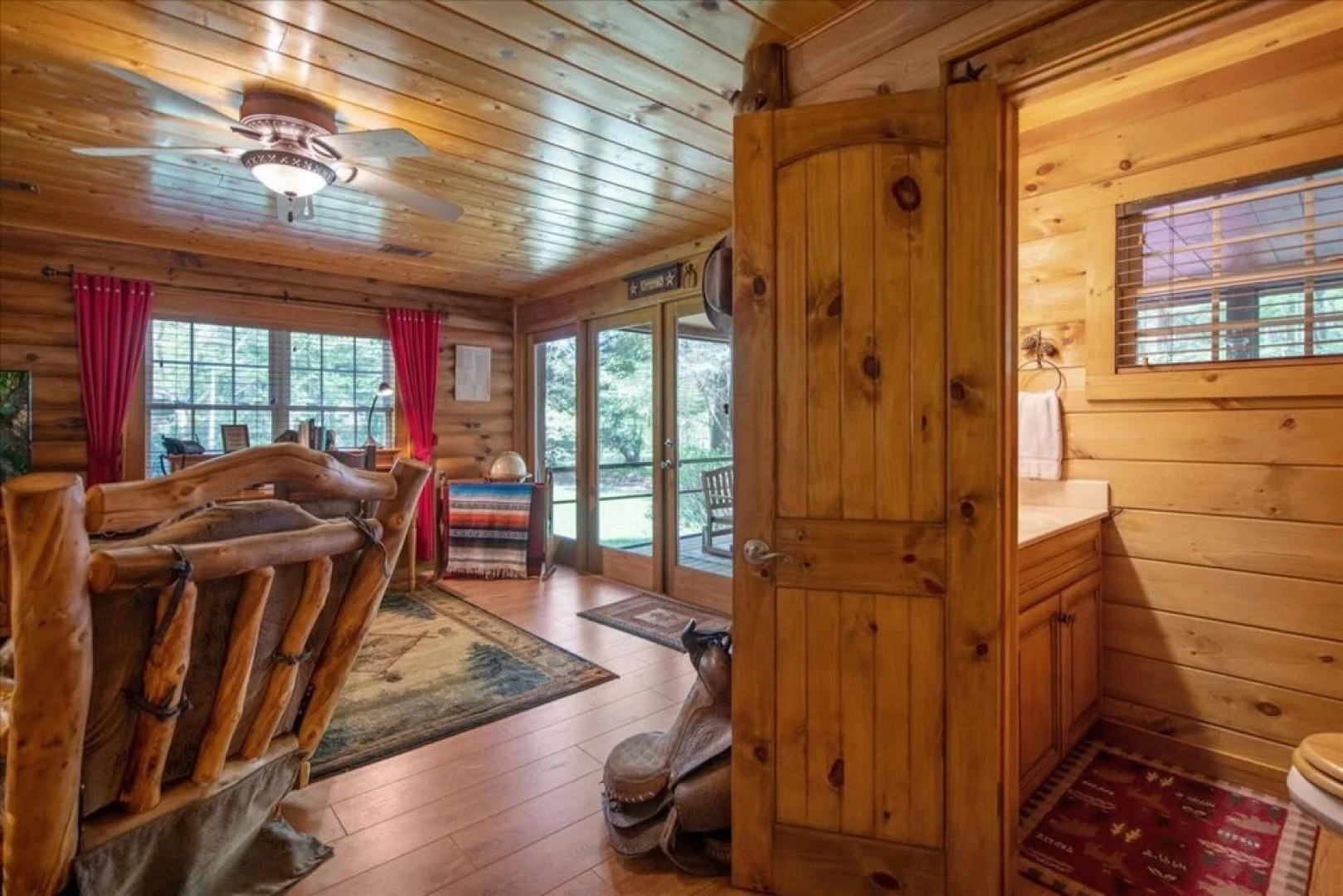 Cowboy Cabin - Gorgeous Unique Mountain Cabin With Creek Porch Pool Table