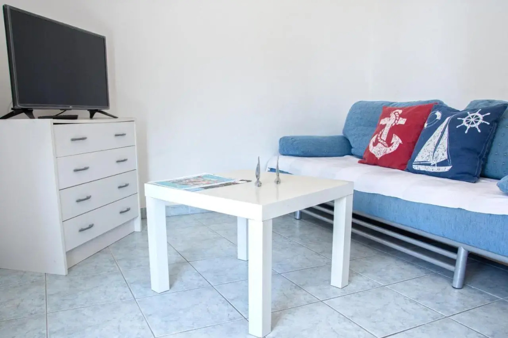 Three-Bedroom Apartment Jadranovo with an Outdoor Swimming Pool 08