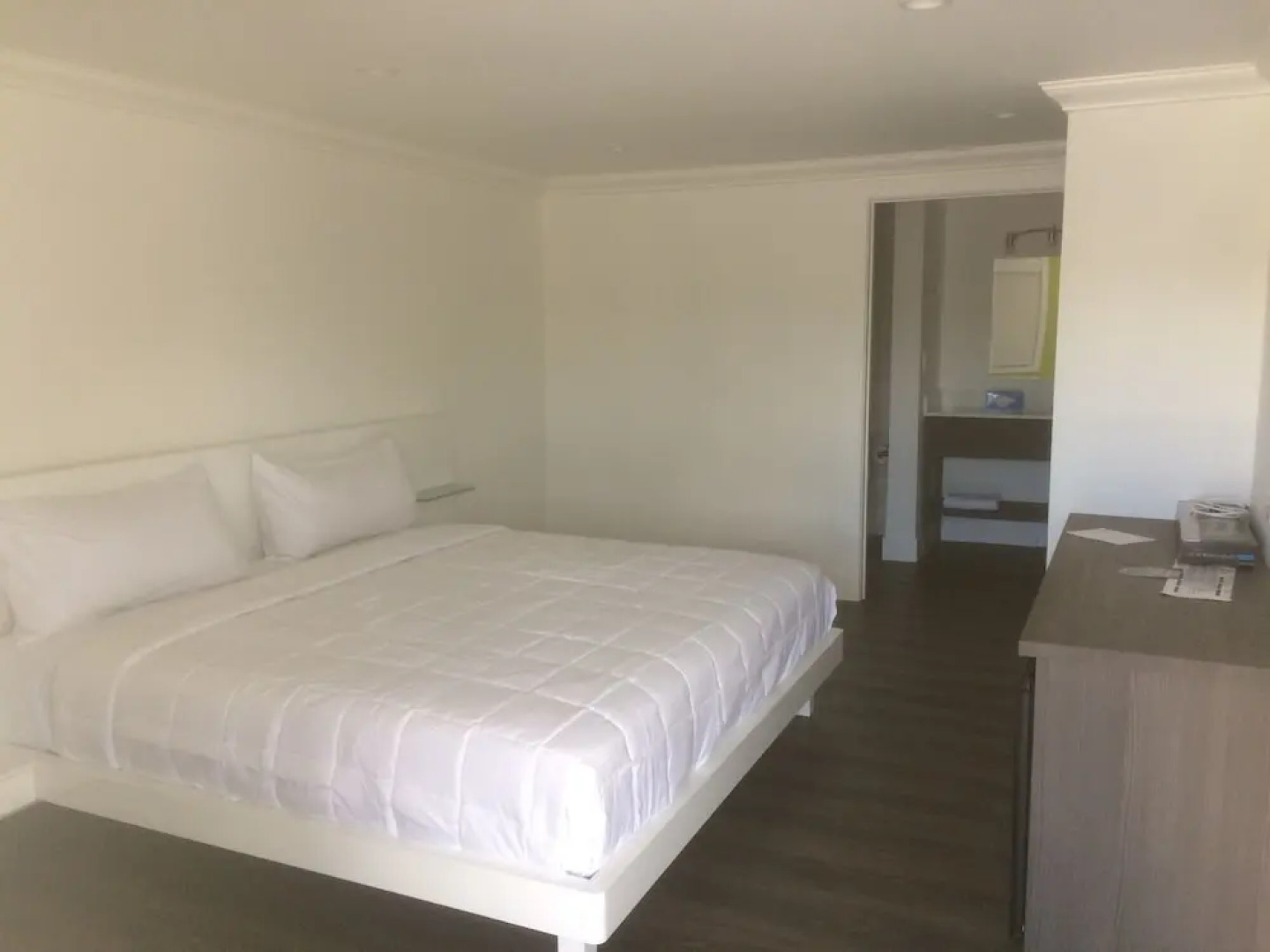 Spinnaker Inn of Naples