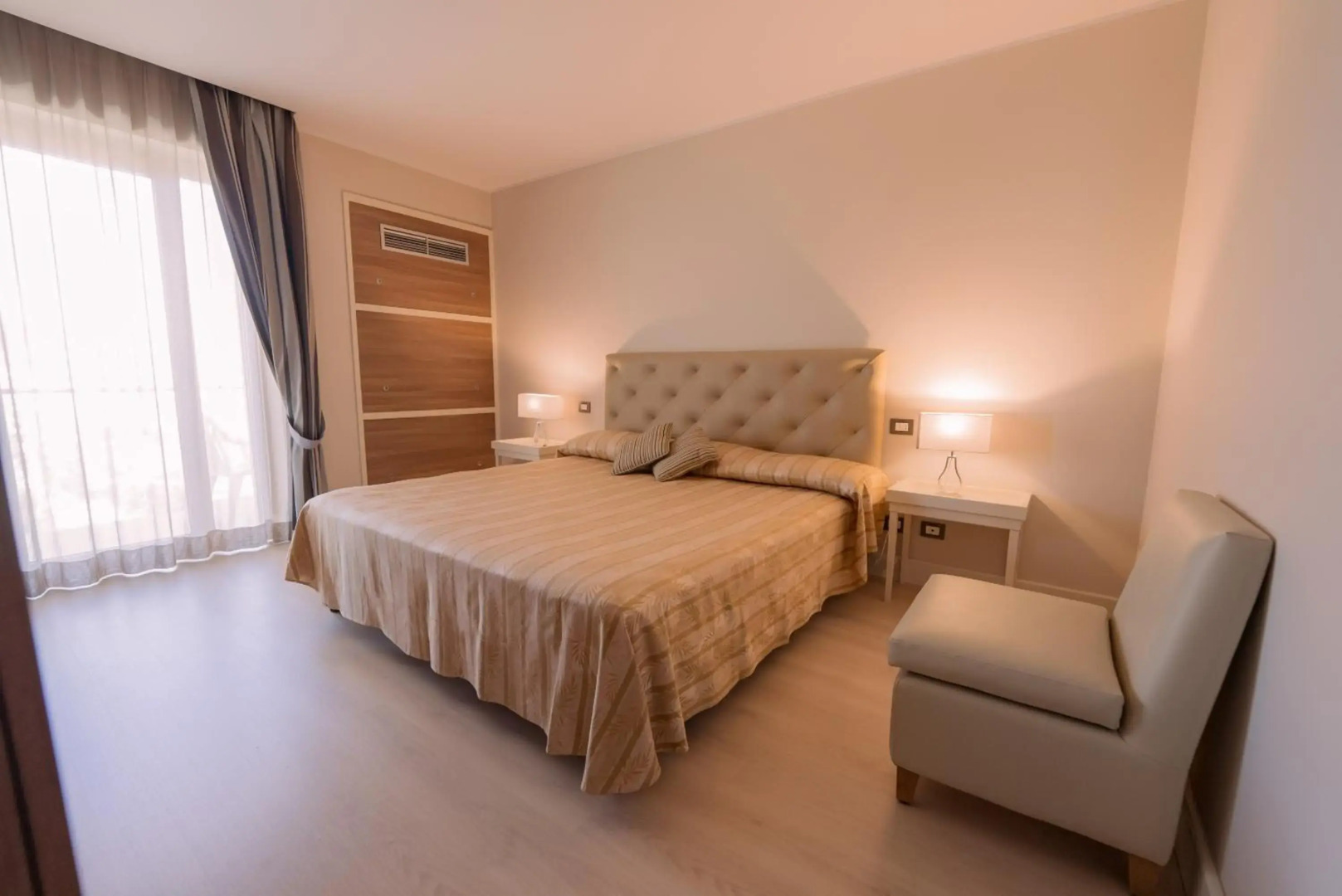 Отель Mirasole International