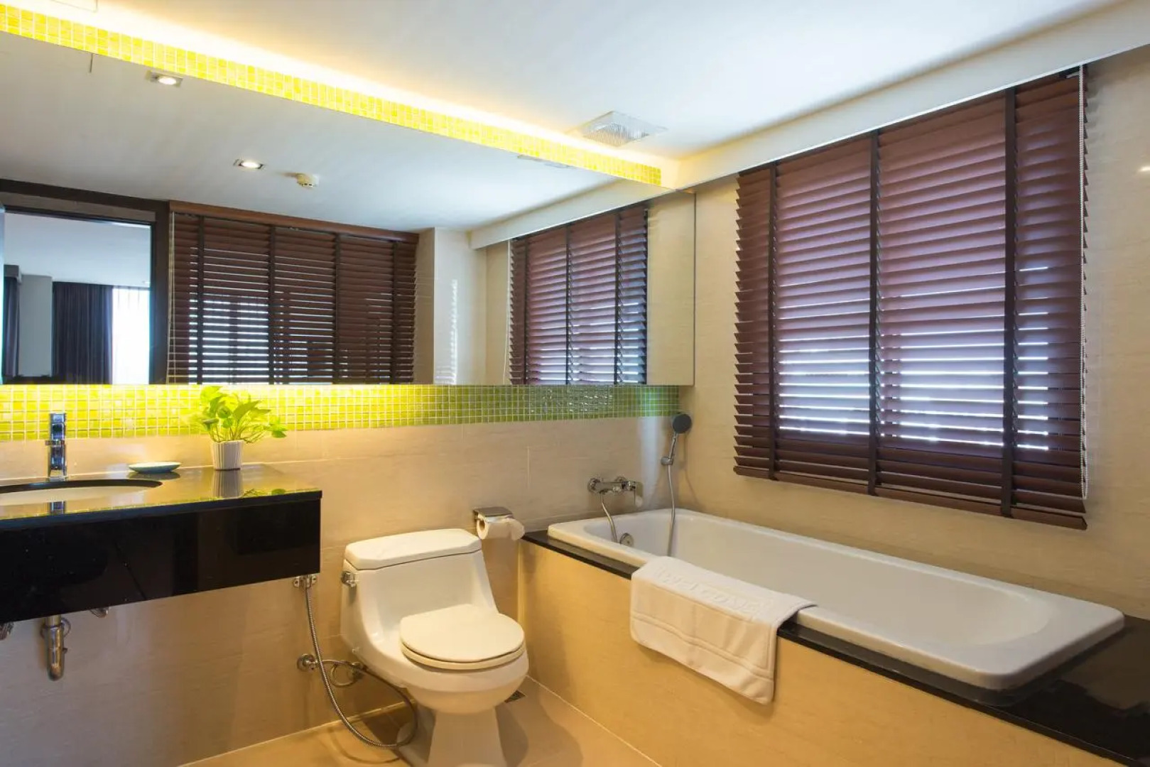 Отель Mida Hotel Ngamwongwan