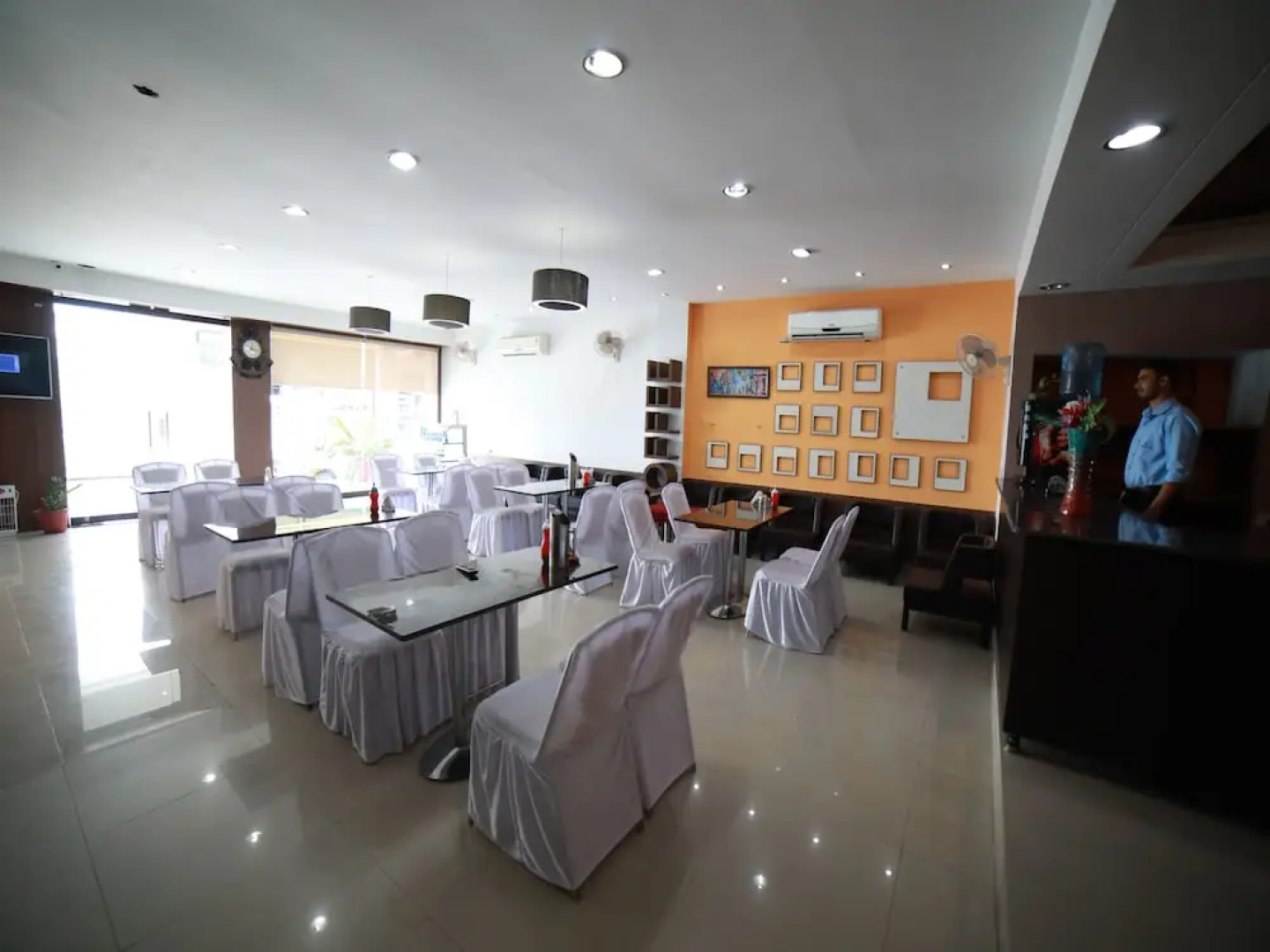 OYO 15561 Corporate Villa