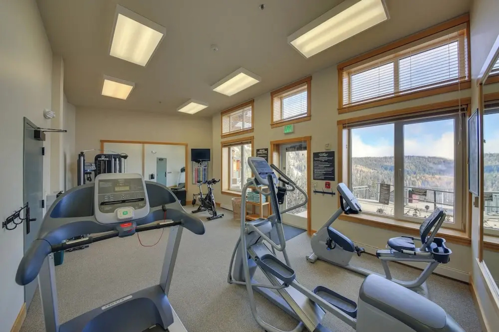 Luxe Schweitzer Condo w/ Hot Tub: Ski-in/ski-out!