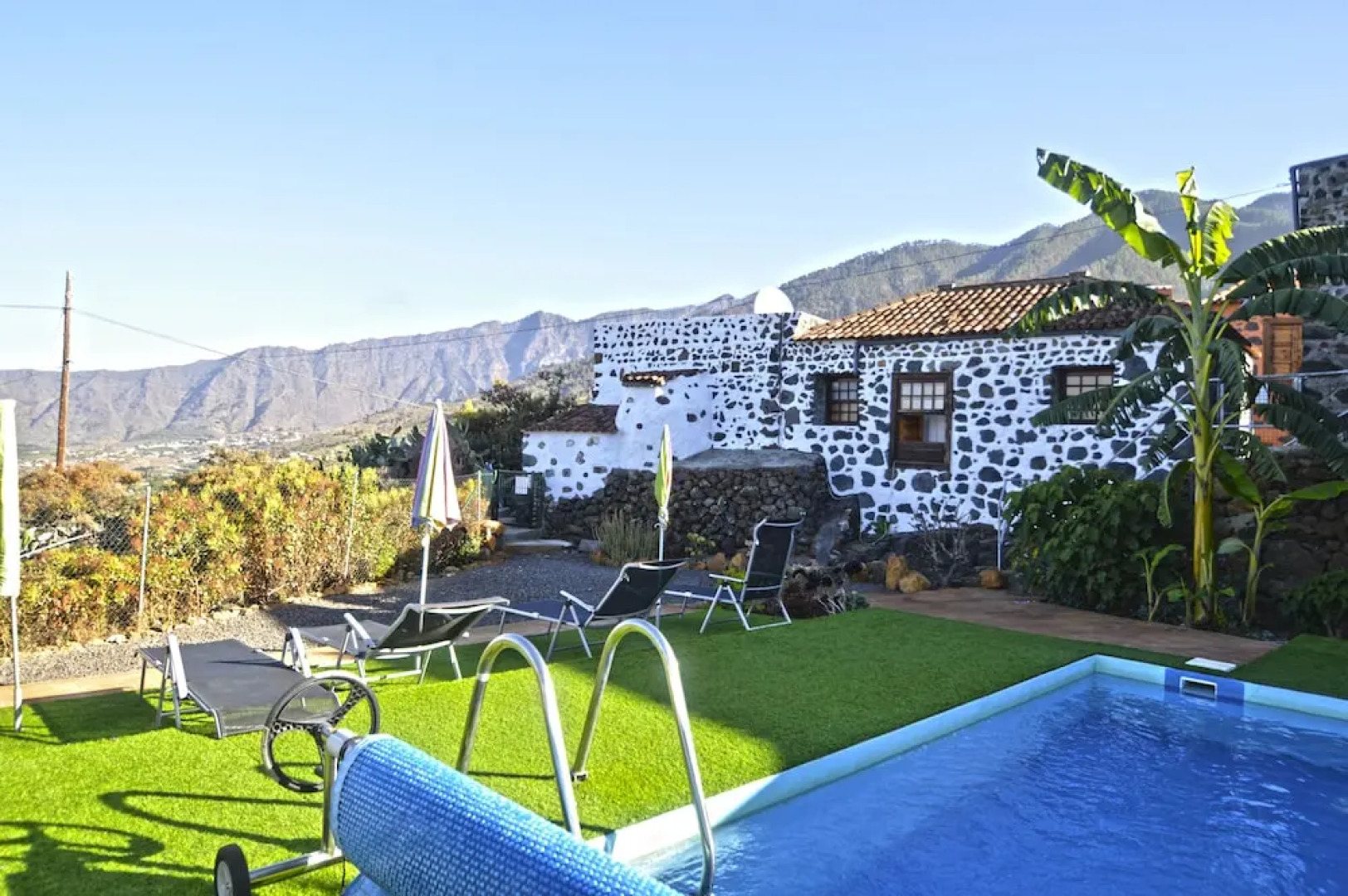 Casa Sombrero de Pico A by Isla Bonita