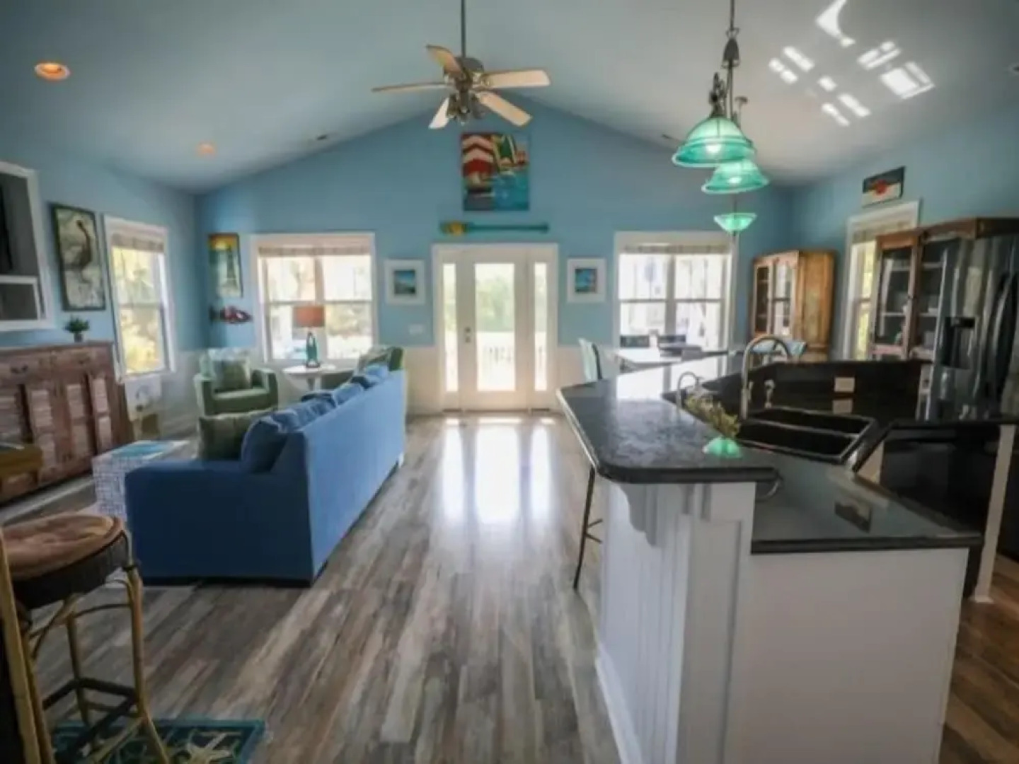Atlantis Blue - Relaxing Beach Getaway Home Directly Across The Street From Beach Access! 5 Bedroom Home by RedAwning