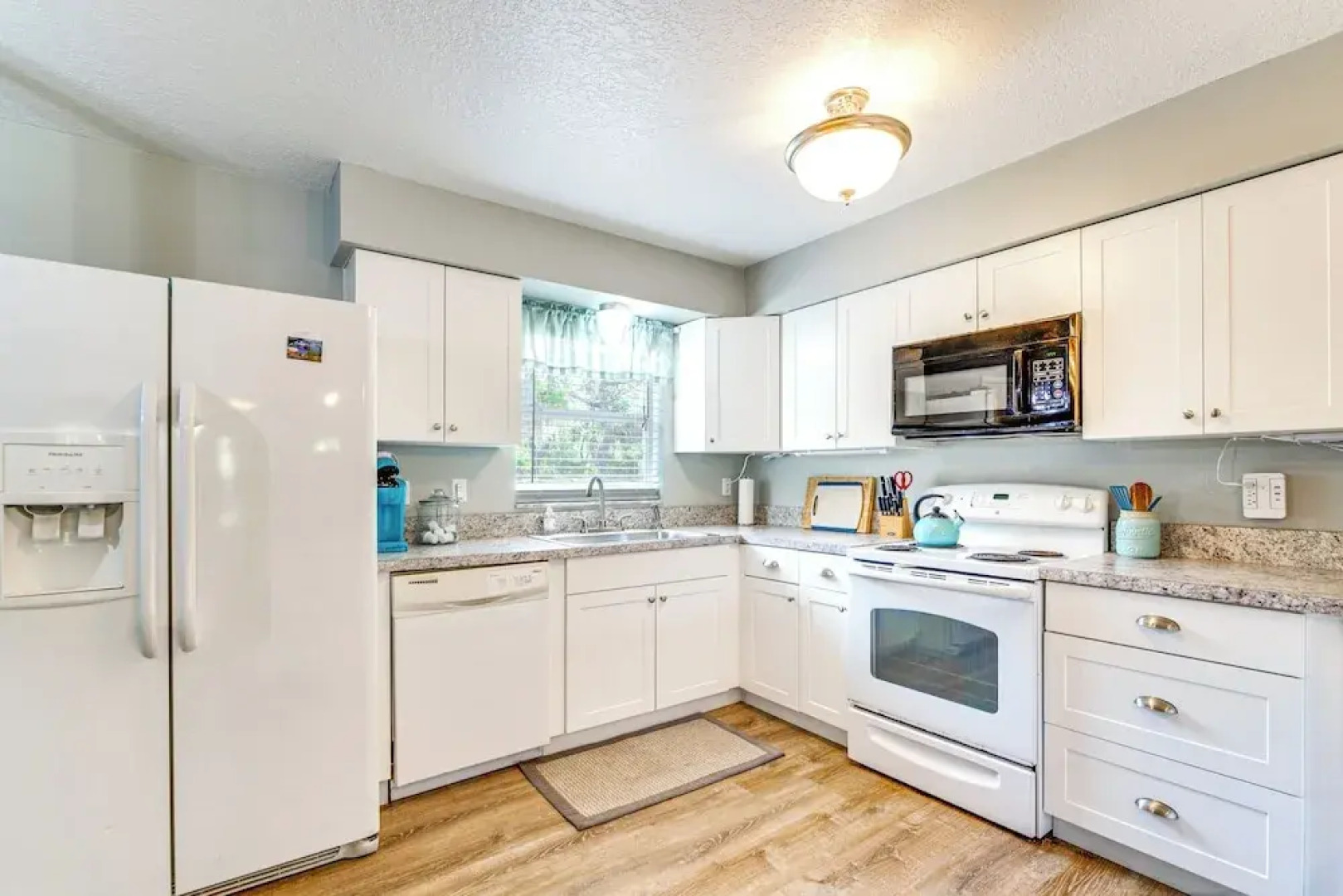 Home 7 Mi to Three Sisters & Hunter Springs