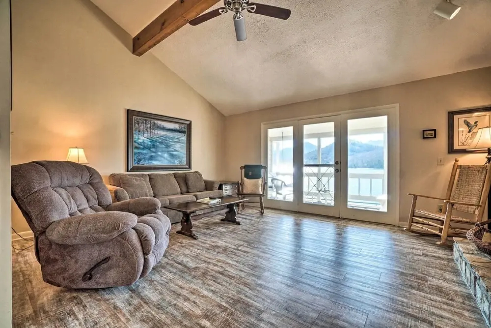 Townhome w/ Fire Pit & Boat Dock: Pets Welcome!
