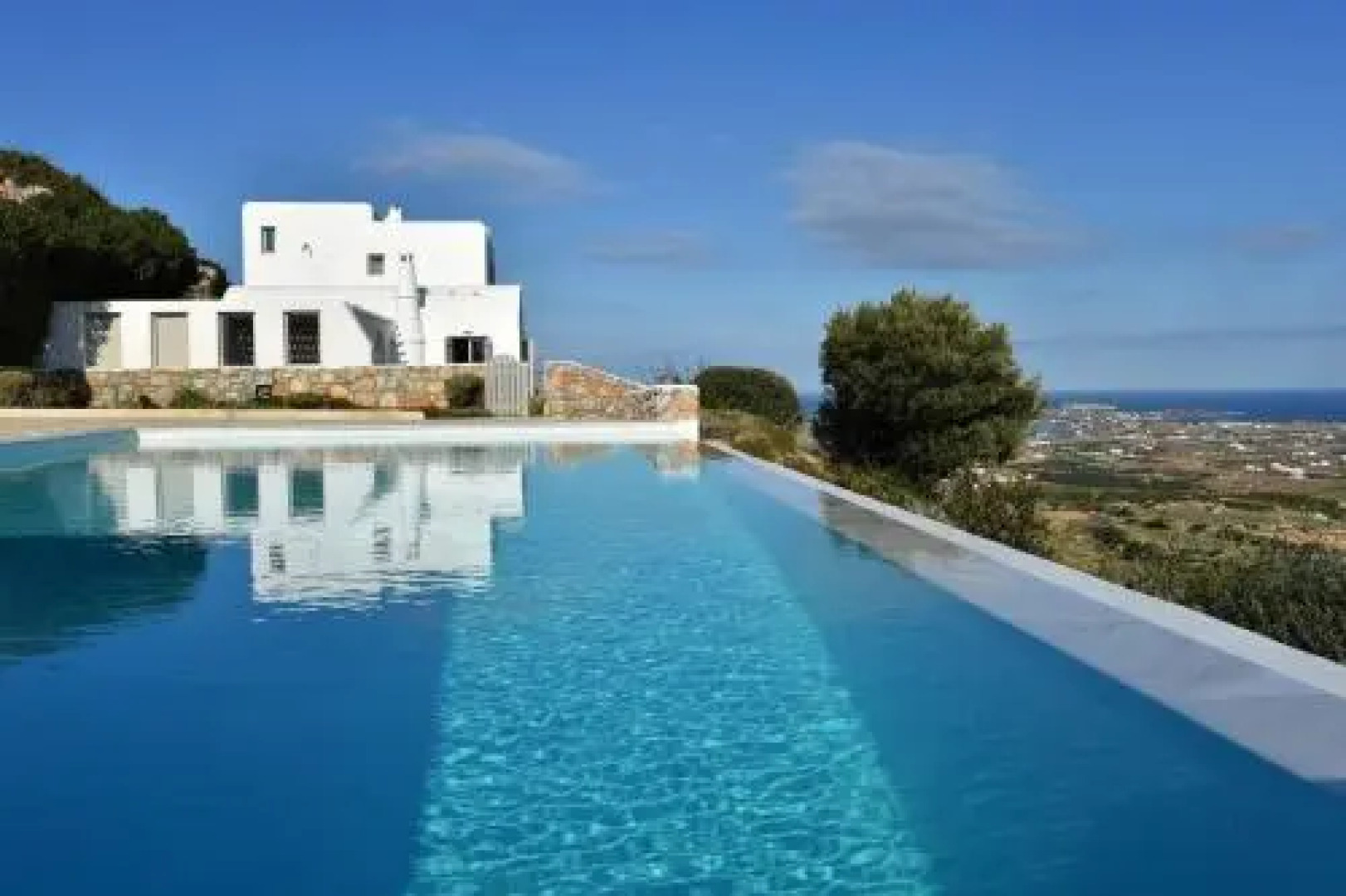 Villa Moonlight · Exquisite Villa for 10 with Pool, Helipad