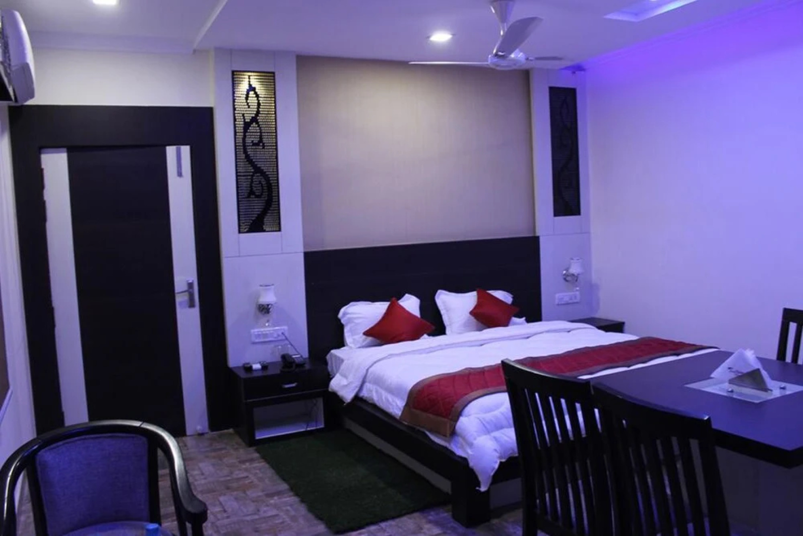 Kitchen Hut Hotel
