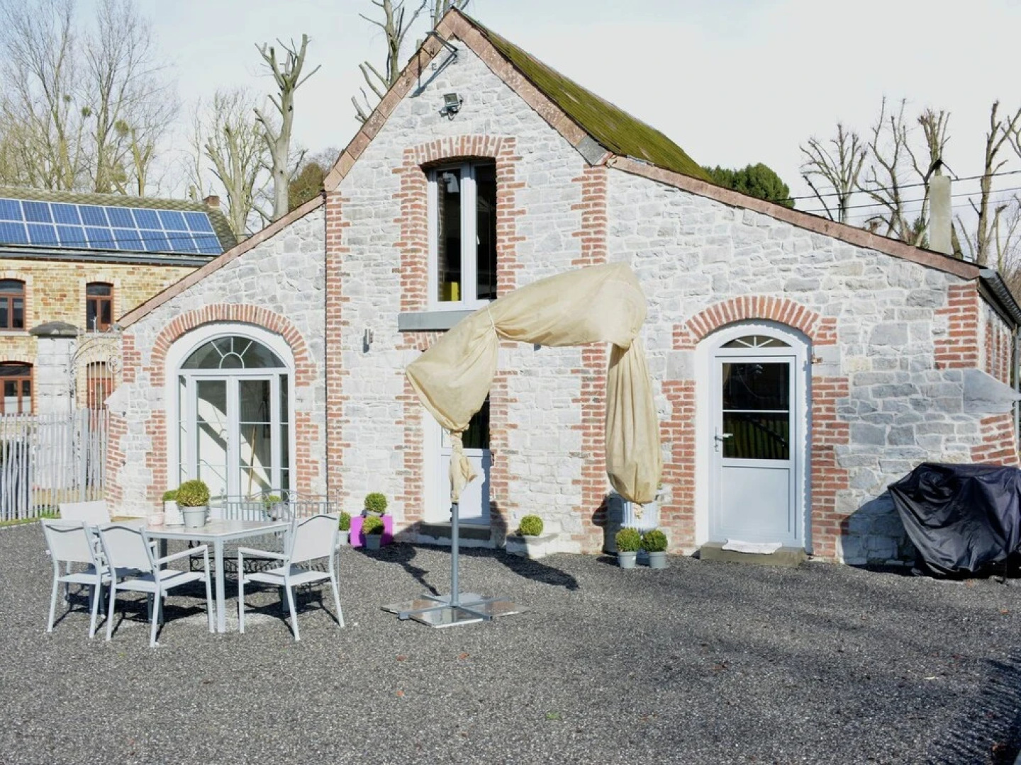 Wonderfully Furnished Cottage, Very Comfortable, Small Village Near Namur