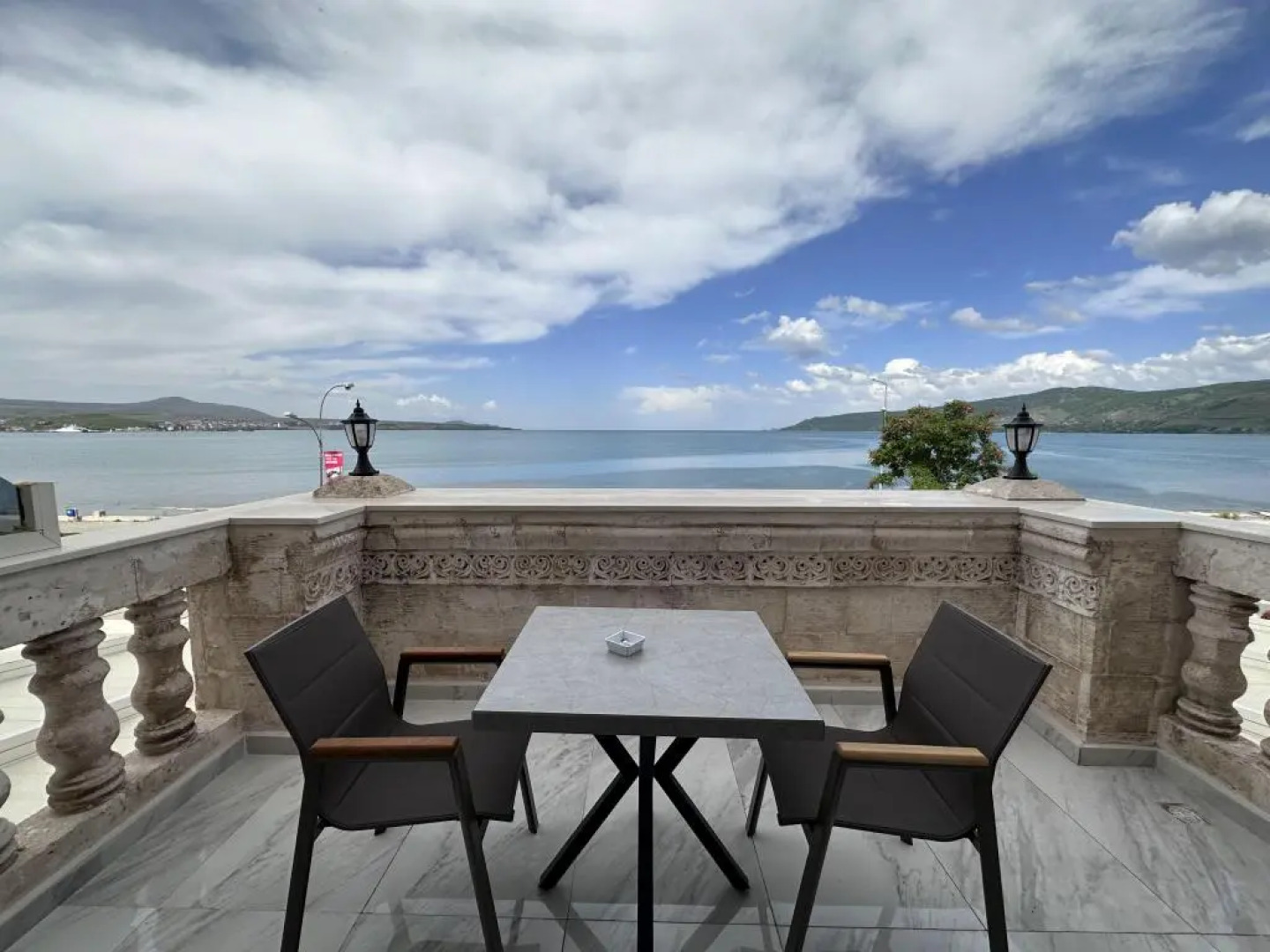 Beyaz Köşk Hotel & Cafe