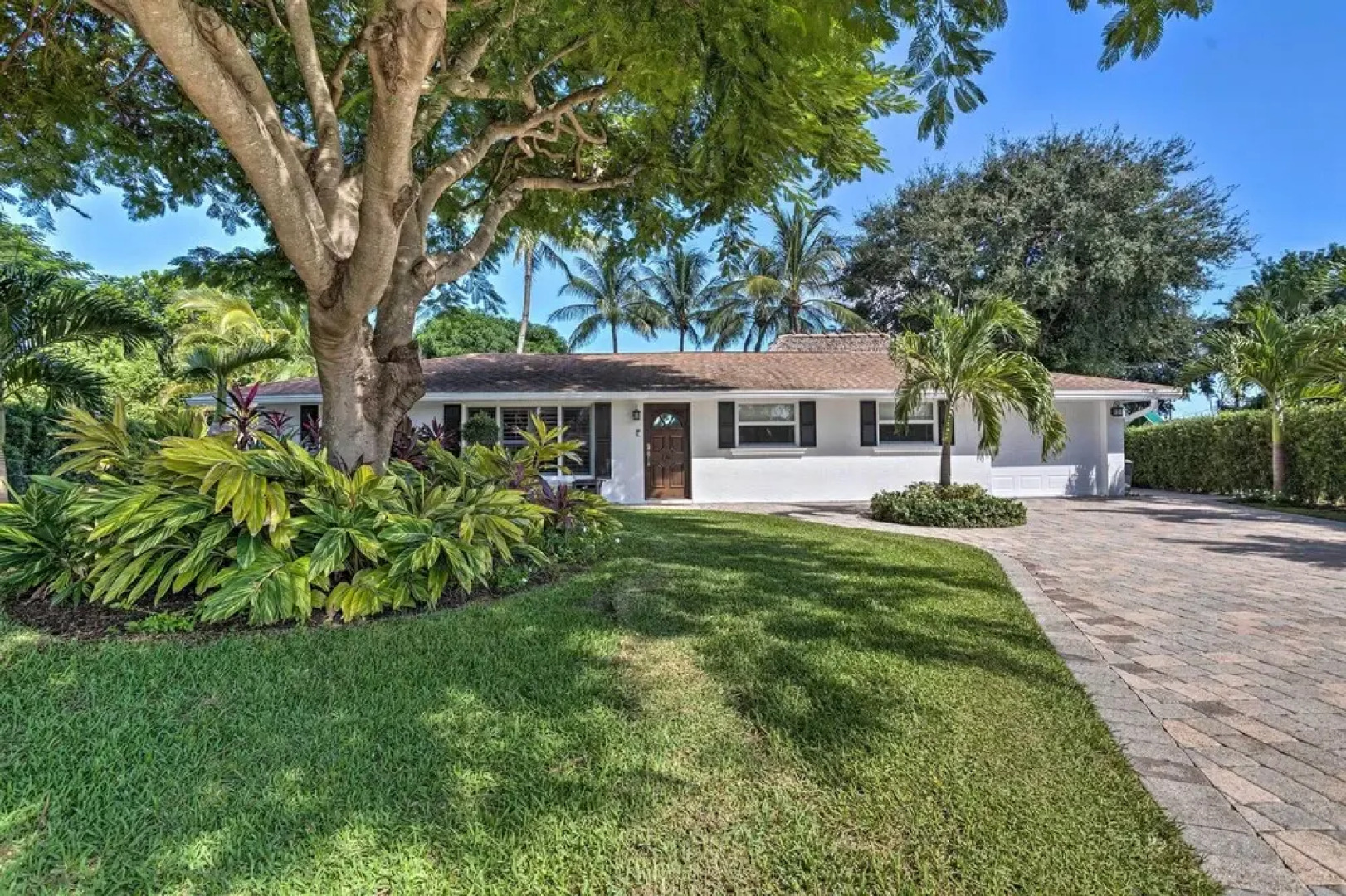 Poolside Paradise w/ Tropical Hut in Palm Beach