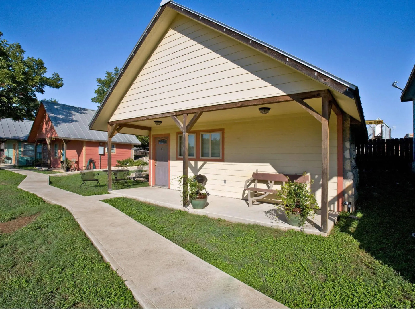 Blanco Riverside Cottages & RV