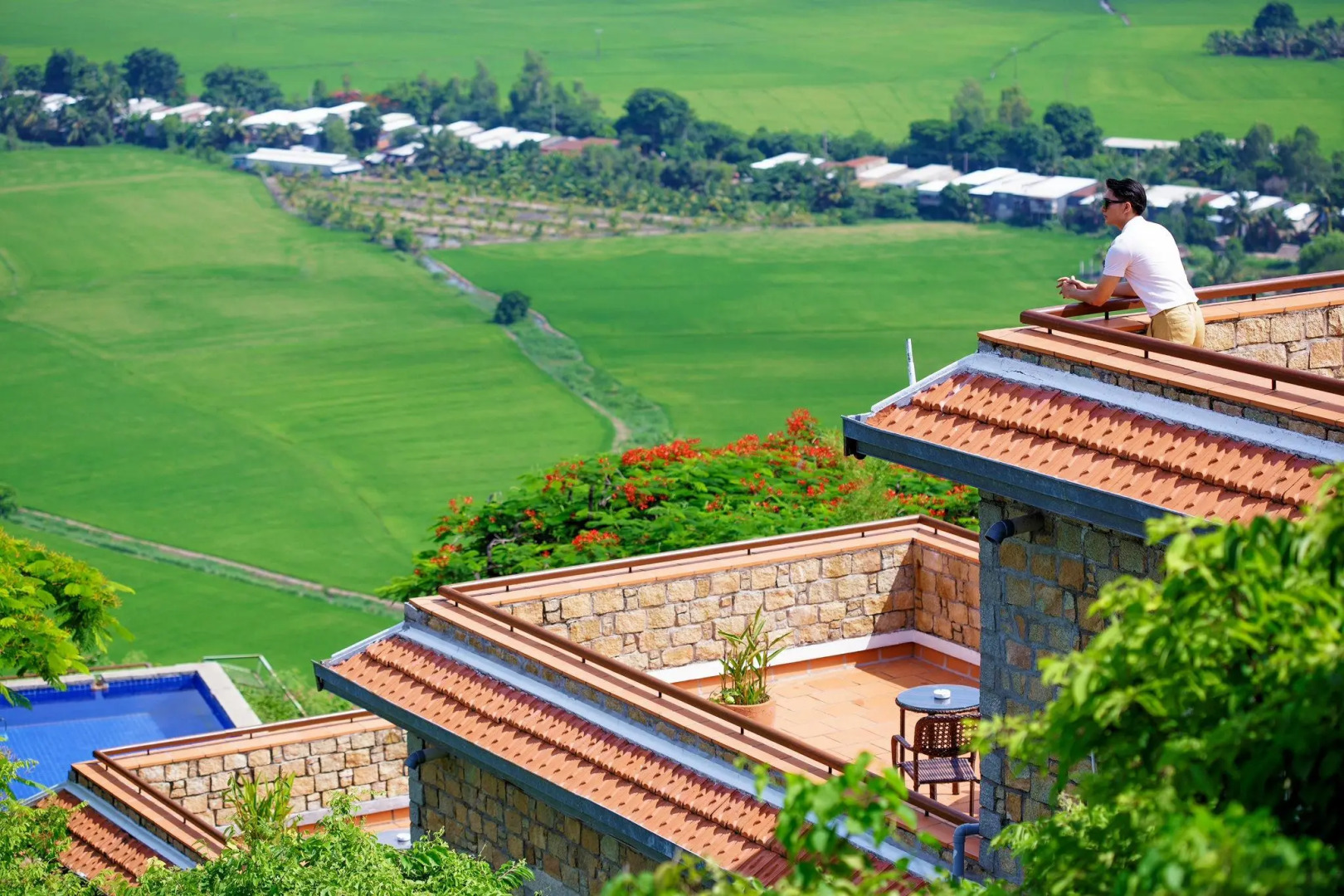 Victoria Nui Sam Lodge