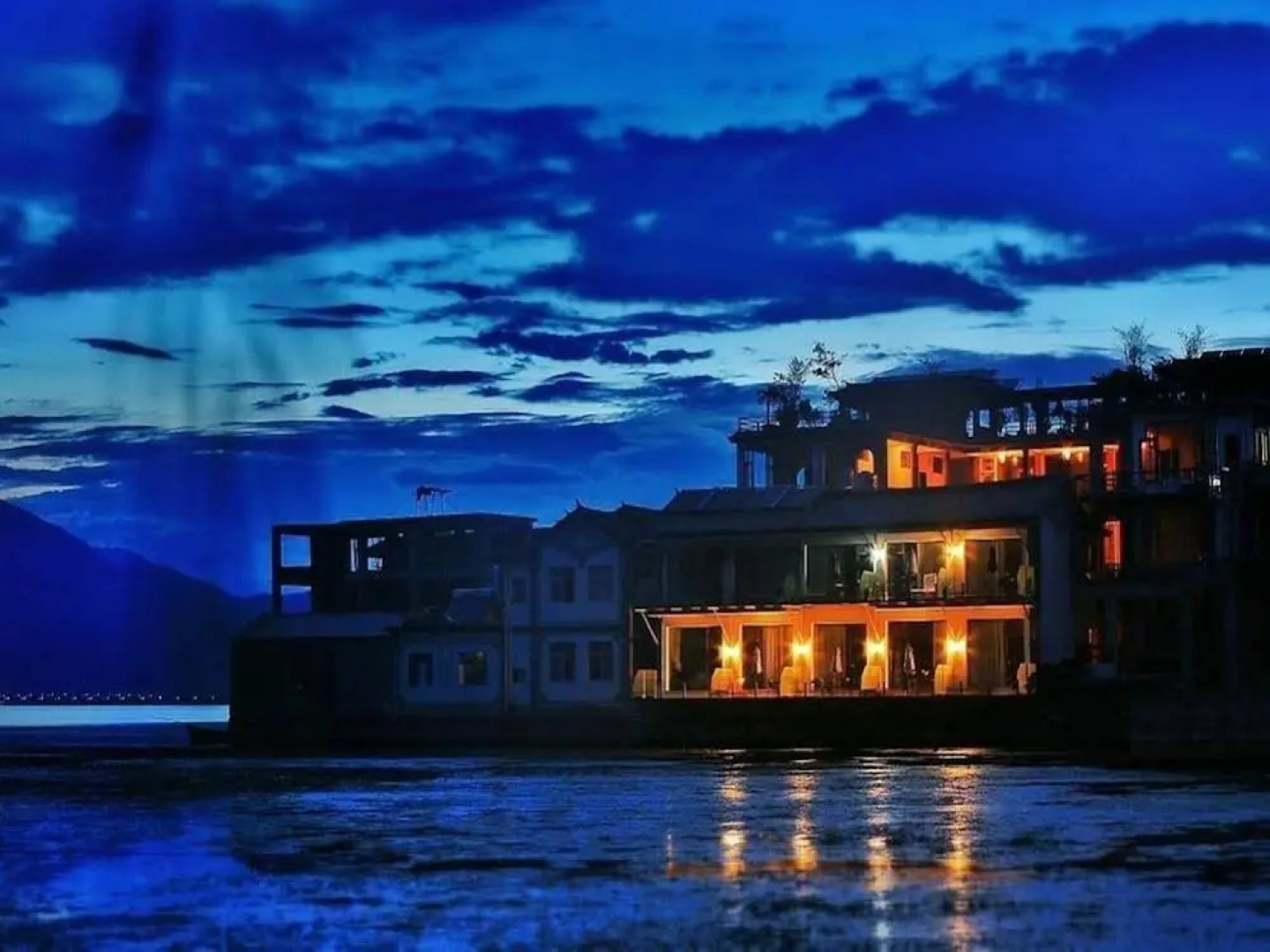 Dali Shuanglang Luna Seaview Hotel