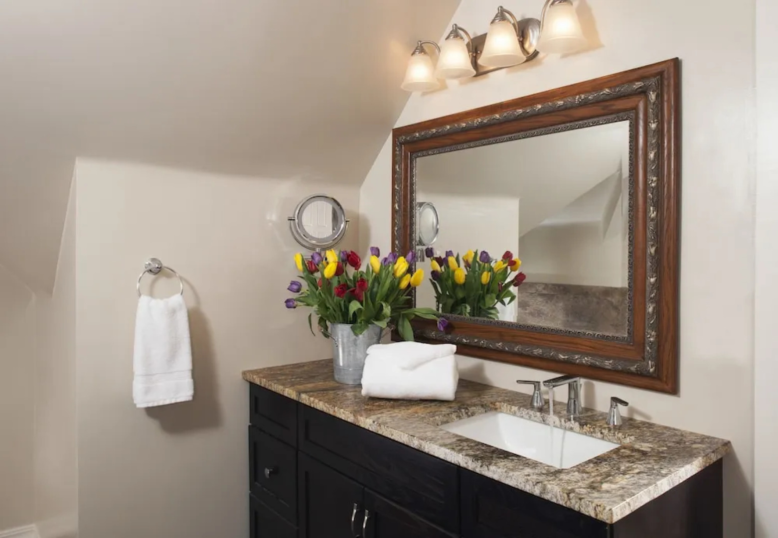 Antlers on the Creek Bed & Breakfast