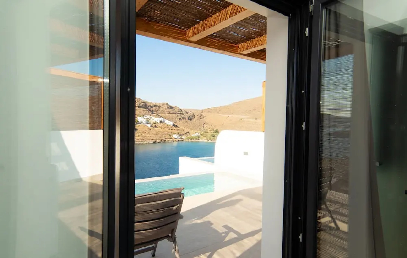 Ble Kythnos Suites