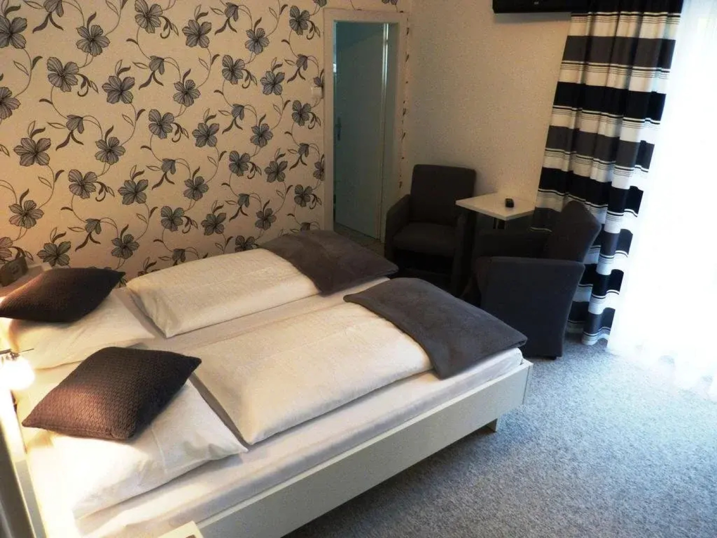 Rooms 73