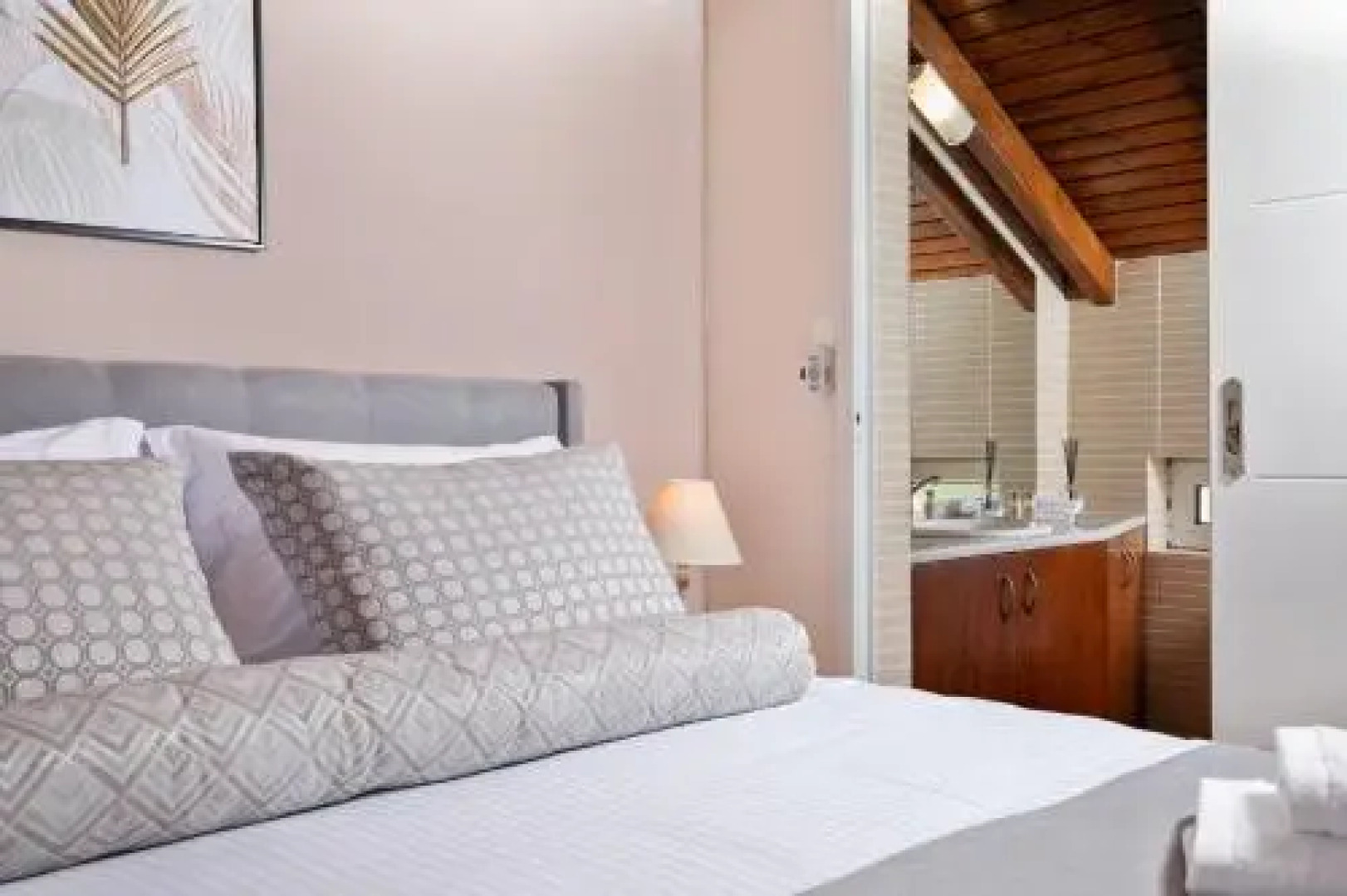 Peroulades Luxury Villa