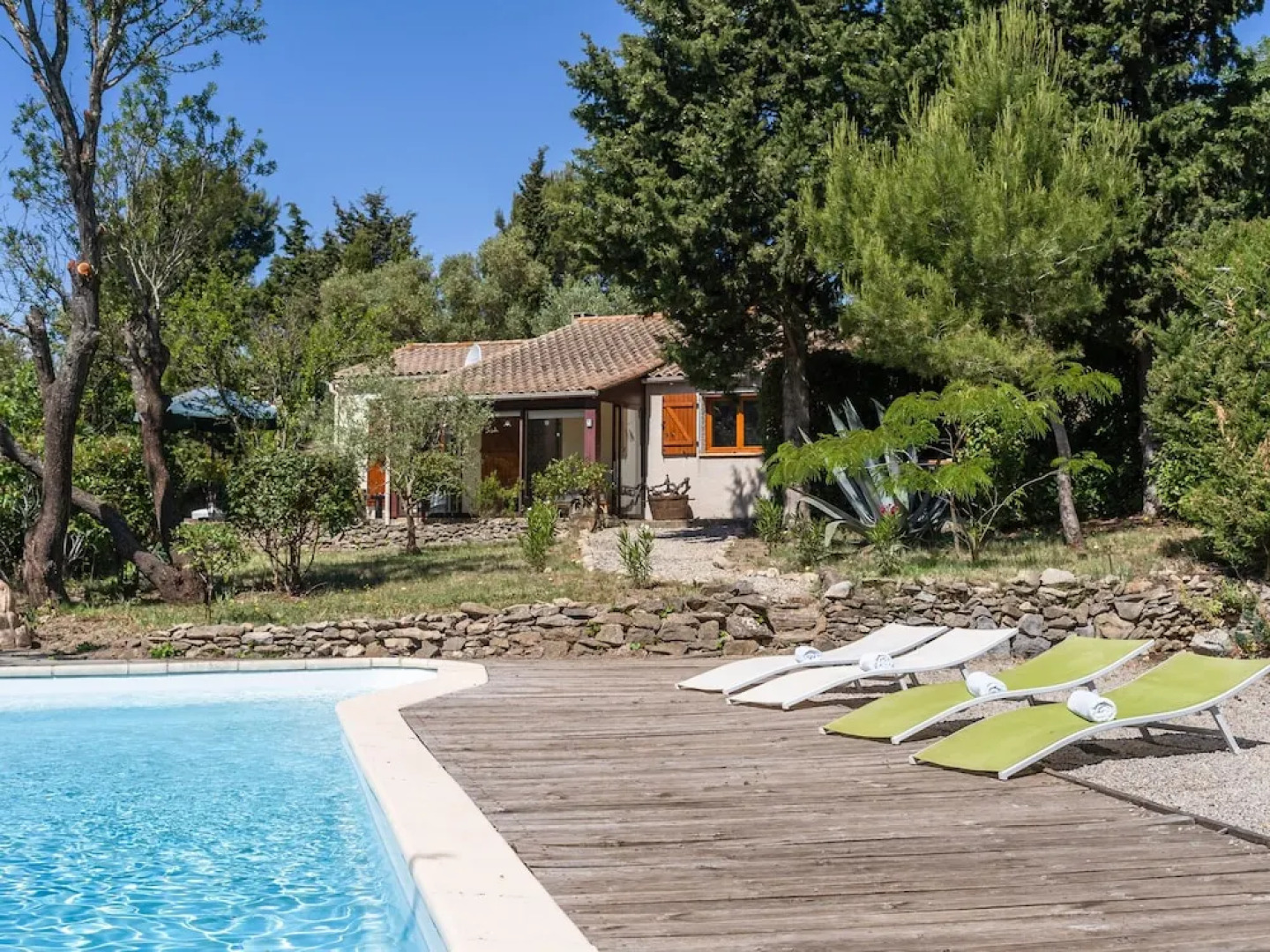 Huge Villa in Montbrun-des-corbières With Swimming Pool