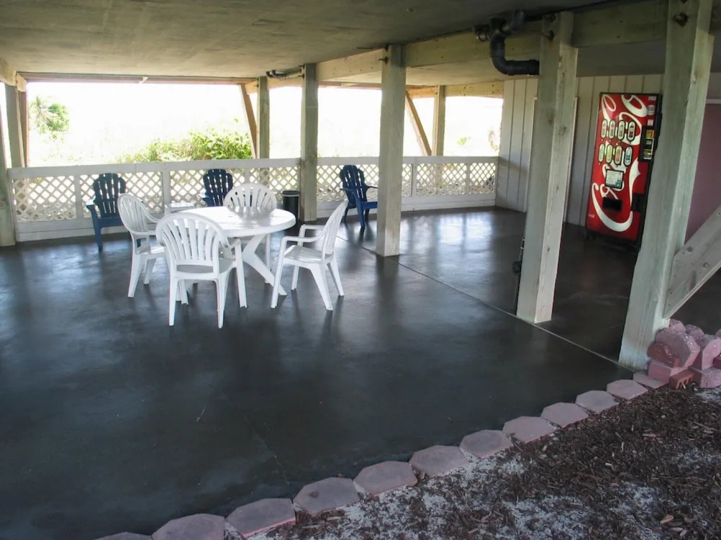 Beach House Inn and Suites