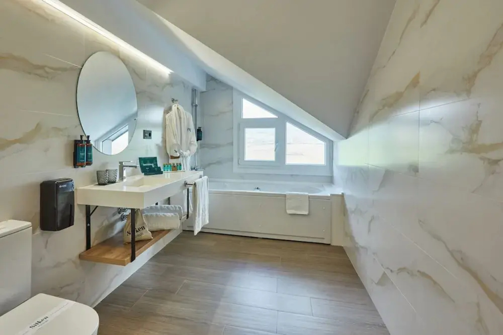 Apartamentos Silken Fontibre Iberia Spa