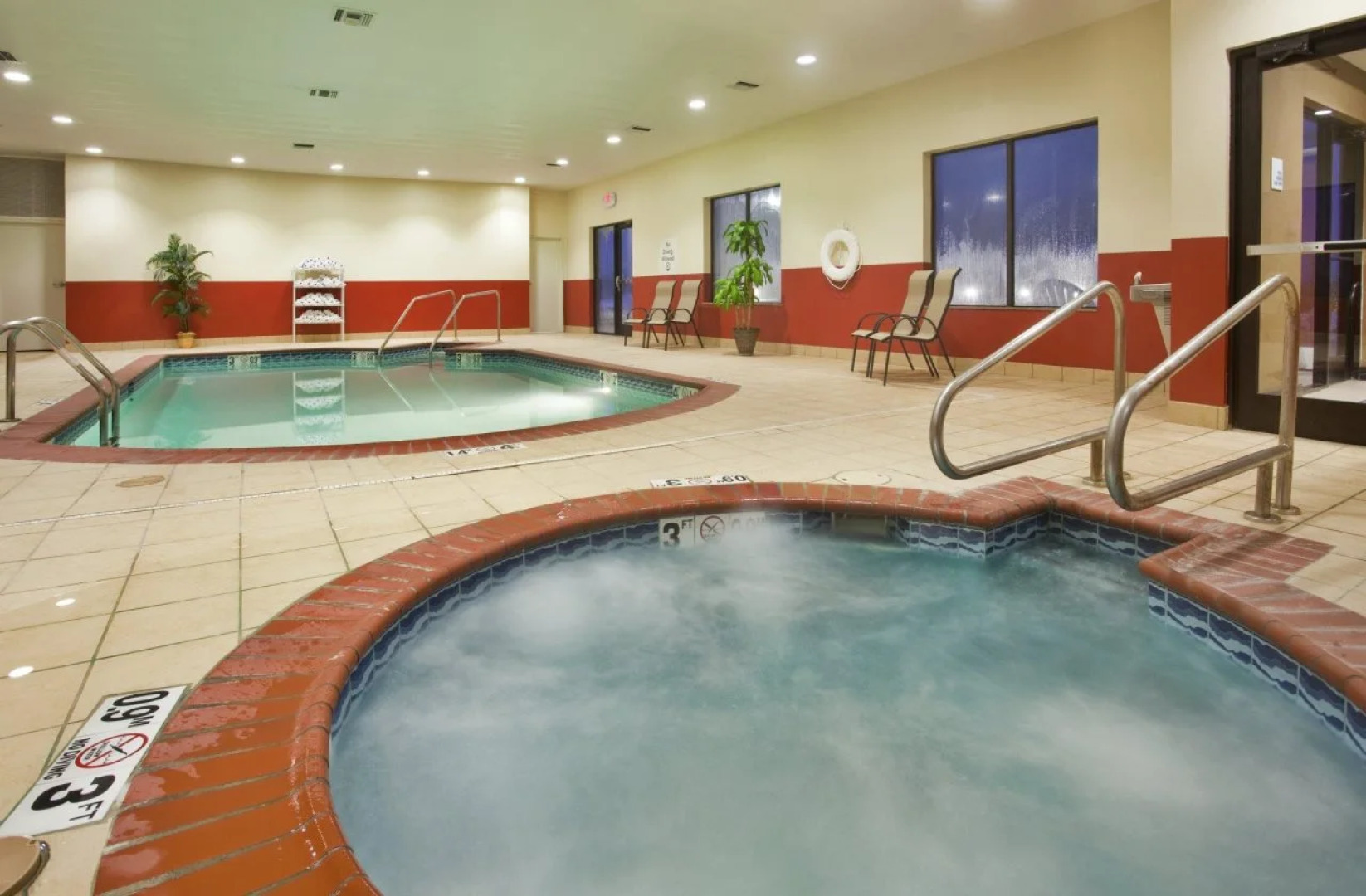 Holiday Inn Express Hotel and Suites Pryor by IHG