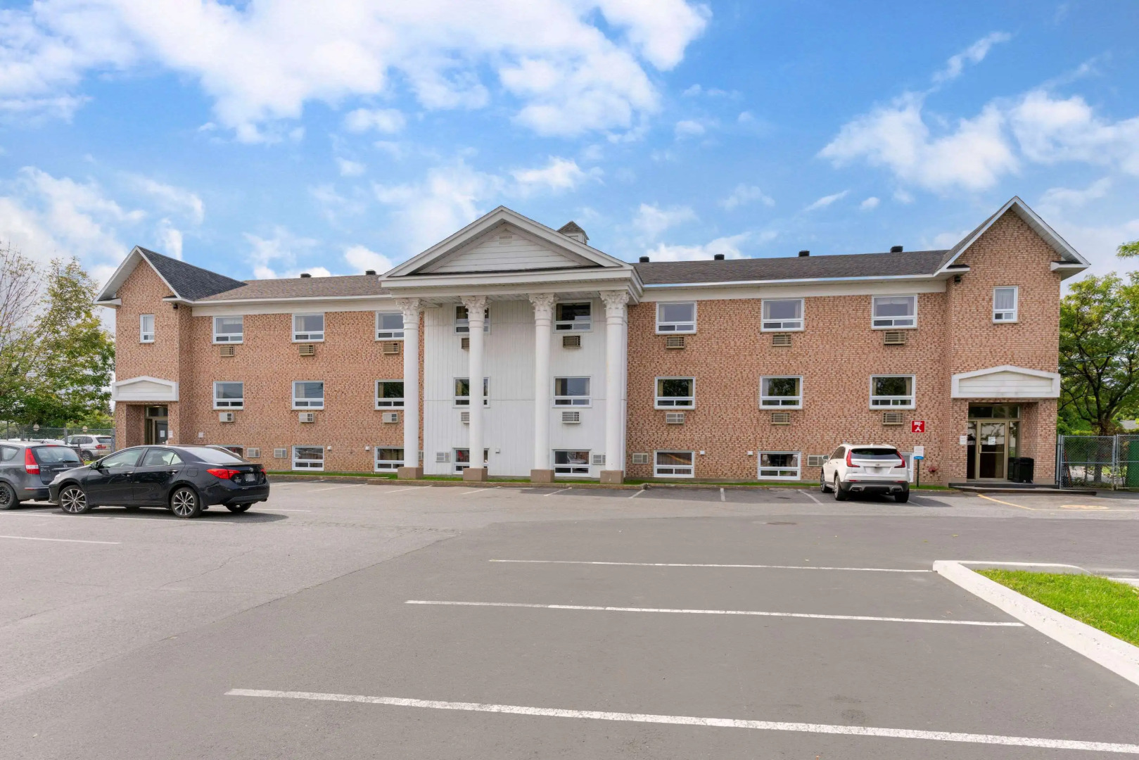 : Econo lodge Hotel Brossard
