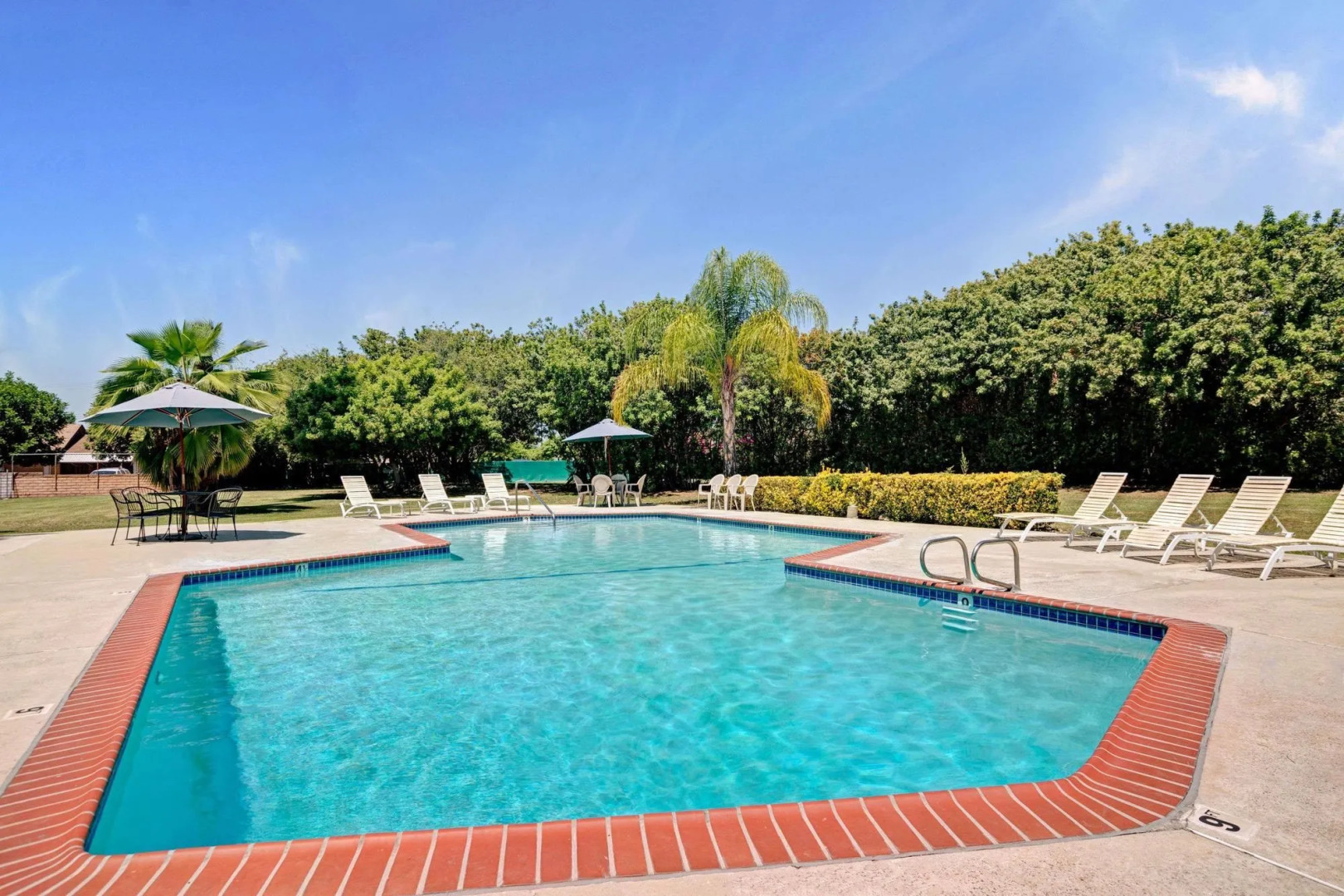 Howard Johnson Express Inn - Claremont