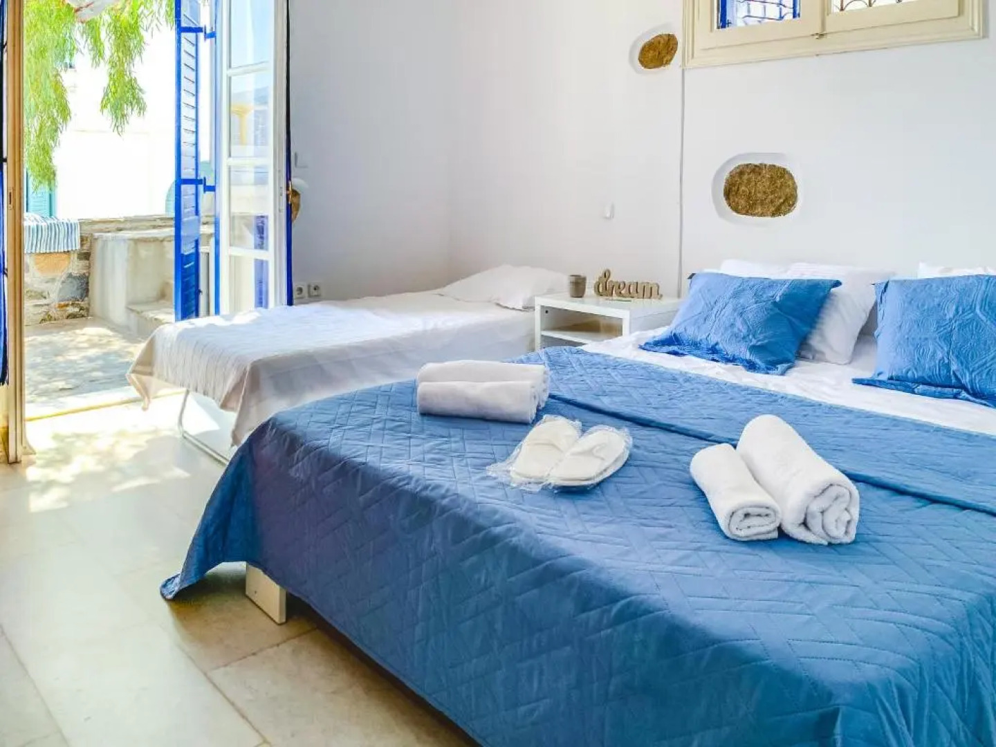 Blue & White: An Absolute Aegean dream house