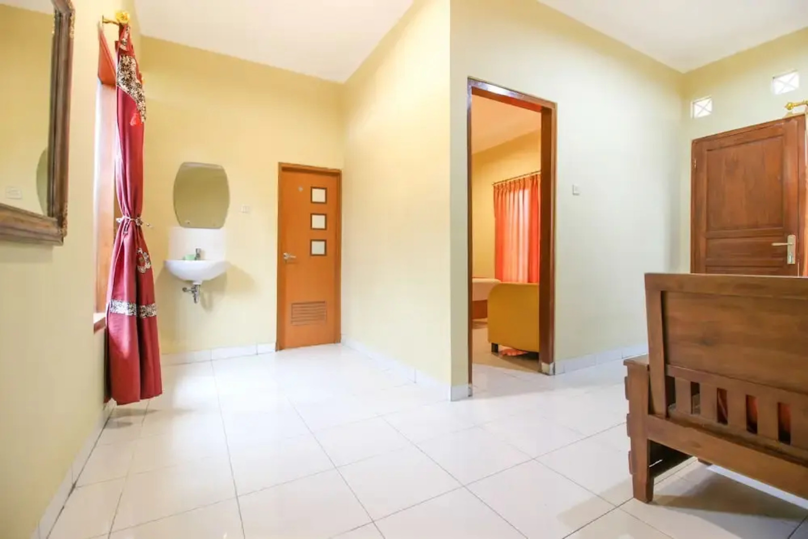 RedDoorz near Desa Wisata Kasongan