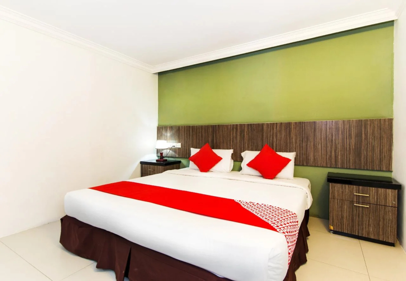 OYO 443 Crystal City Hotel