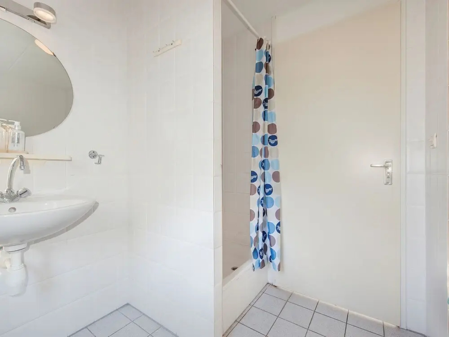 Detached Villa With Microwave, 1 km. From the sea and Beach