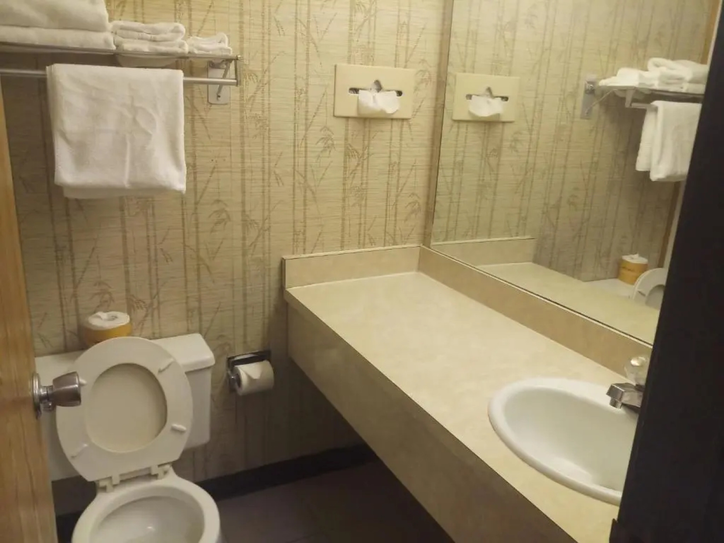 Travel Inn & Suites