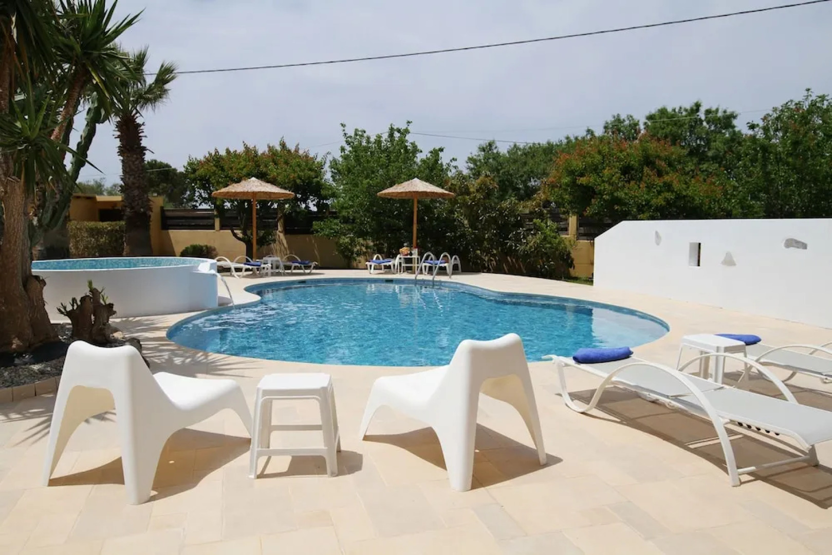 Xenos Villa 2 With 5 Bedrooms Private Swimming Pool, Near the sea
