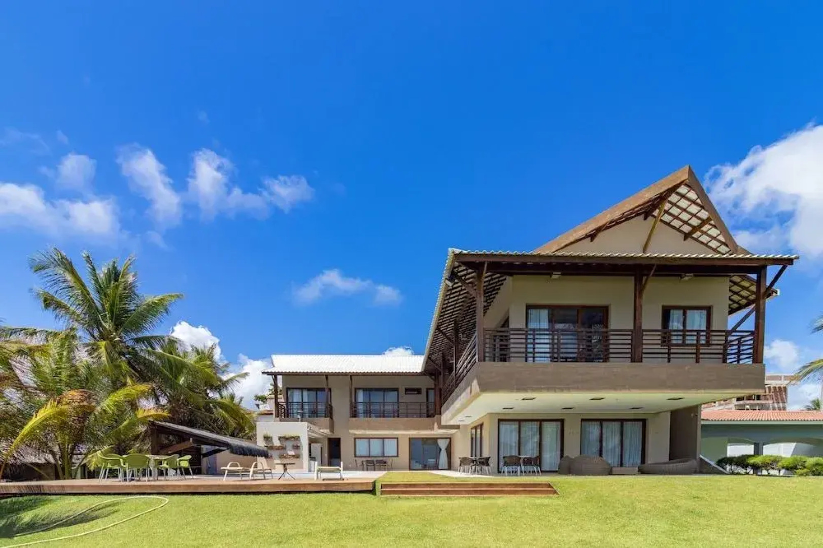 Mansão pé na areia em Carneiros