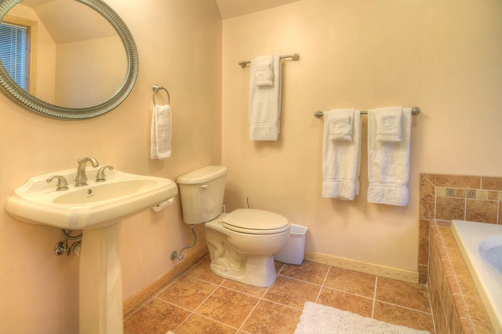 Cedarwood Grove - Two Bedroom Cabin with Hot Tub