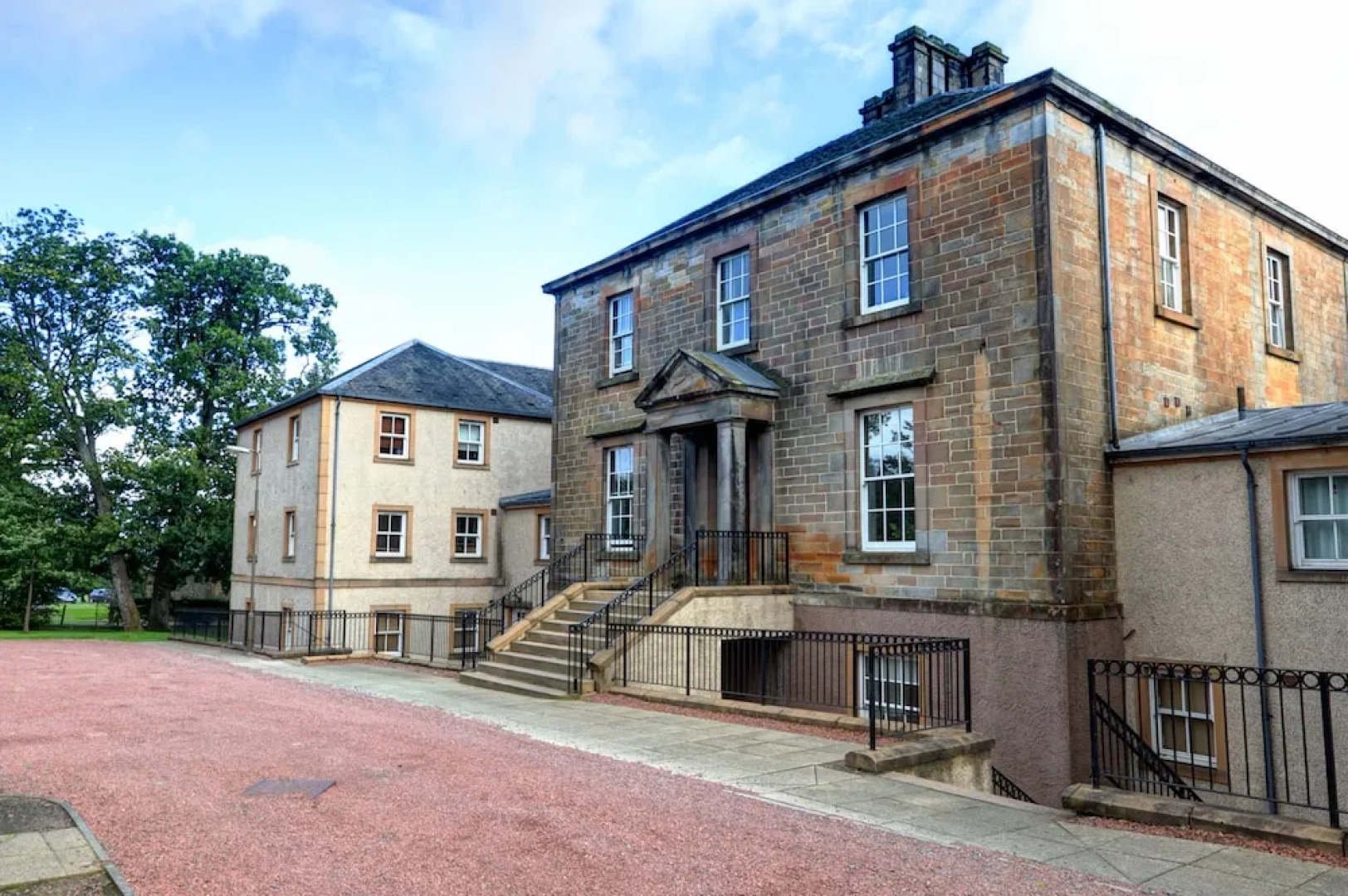 Knightsridge House Apartment