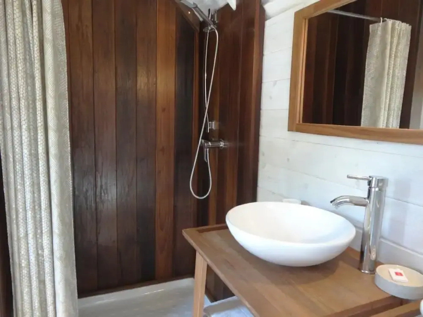 D-Day Kota Hebergement Insolite et chambres d'Hotes "La Naomath"